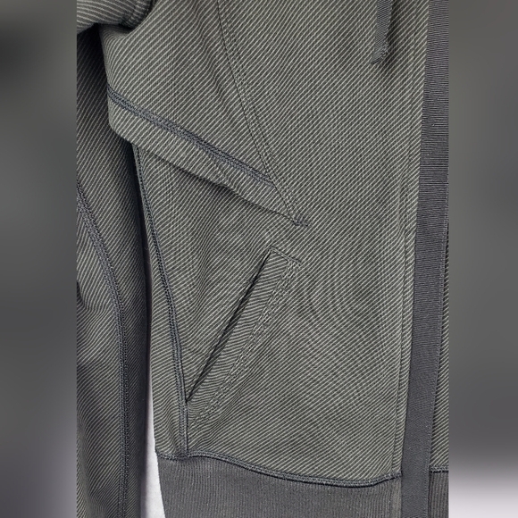 Lululemon women’s athletic Define jacket style Hoodie/thumb holes full zip Sz4 - Picture 3 of 14